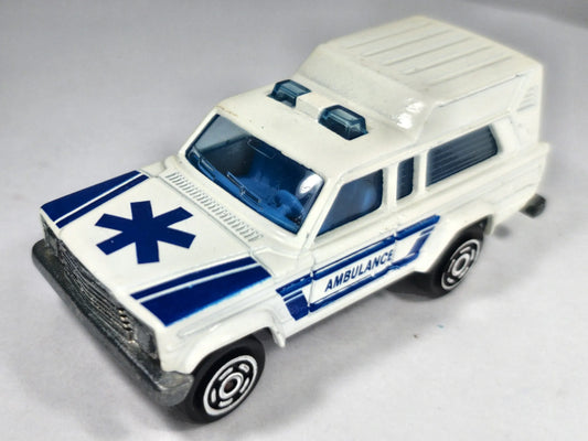 JEEP CHEROKEE AMBULANCE Majorette '70 Biały 1:64 Made in France 2xMetal – zdjęcie 2