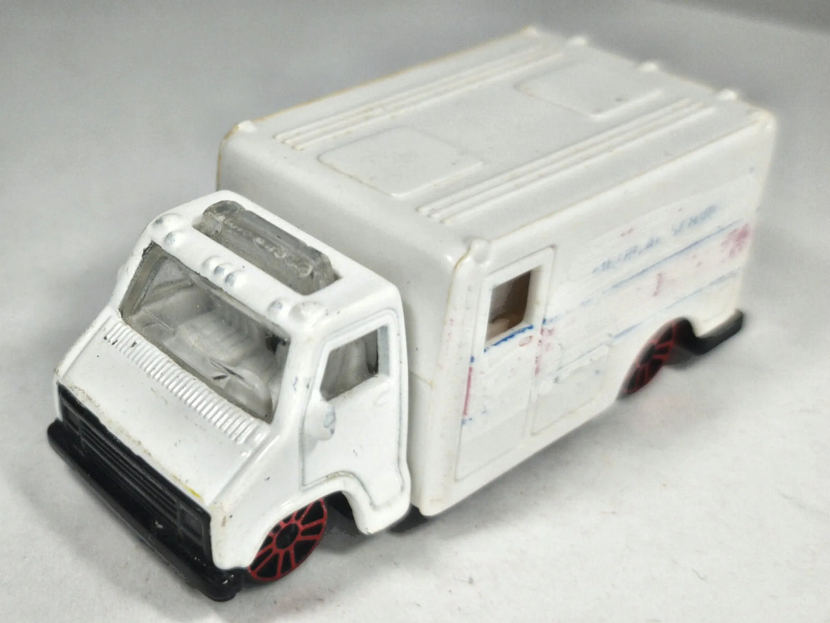 Ambulans Typu Box Fresh Metal Maisto Biały 1:64 – zdjęcie 2