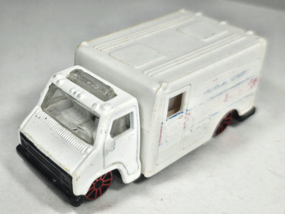 Ambulans Typu Box Fresh Metal Maisto Biały 1:64 – zdjęcie 2