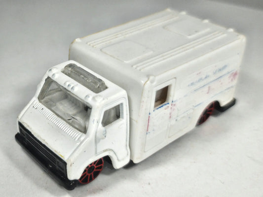 Ambulans Typu Box Fresh Metal Maisto Biały 1:64 – zdjęcie 2