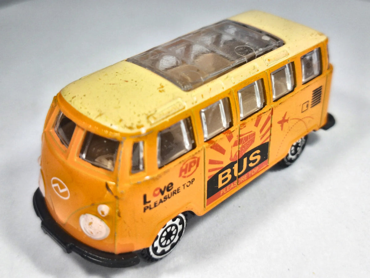 Jak Volkswagen Transporter T1 z lat 60/70, BUS Pleasure TOP Pomarańcz. 1:64 – zdjęcie 2