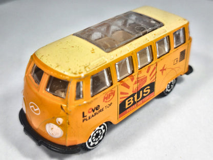Jak Volkswagen Transporter T1 z lat 60/70, BUS Pleasure TOP Pomarańcz. 1:64 – zdjęcie 2