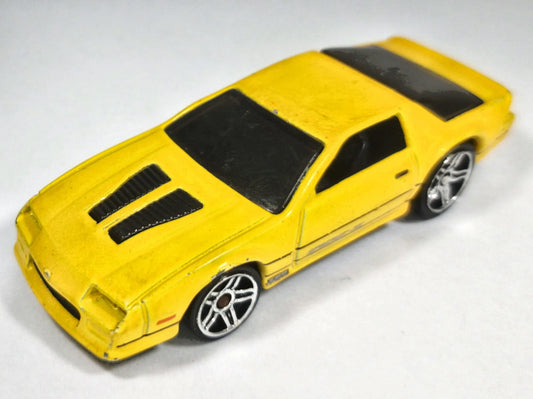 Chevrolet Camaro Hot Wheels 1982 New Models 1:64 Luzak Żółty Muscle Car – zdjęcie 2