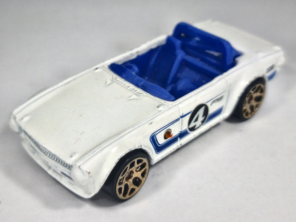TRIUMPH TR6, Hot Wheels 2009, Die cast M16, Biały, 1:60, Resoraki – zdjęcie 2