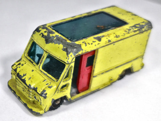 Commer Walk-Thru Van Husky '60 Limonkowy 1:64 Made in Gt Britain – zdjęcie 2