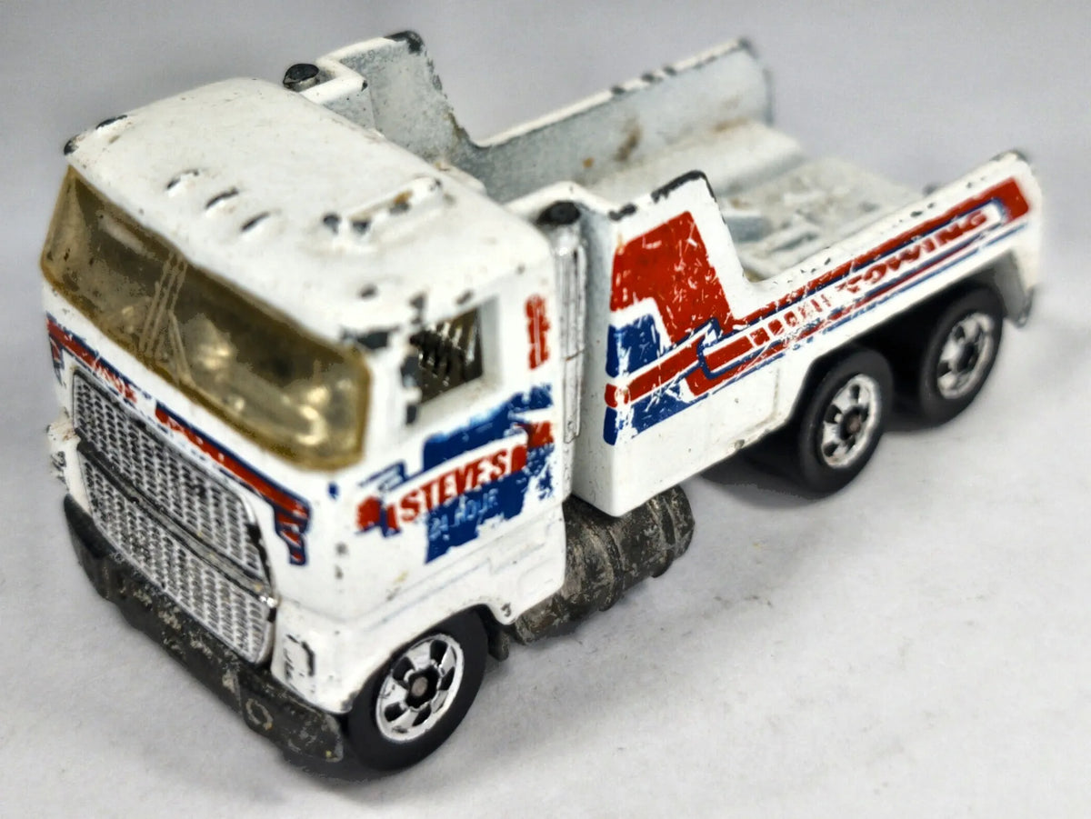 RIG WRECKER STEVE'S 24 HOUR TOWING Mainline Hot Wheels 1981 Biały 1:100 – zdjęcie 2