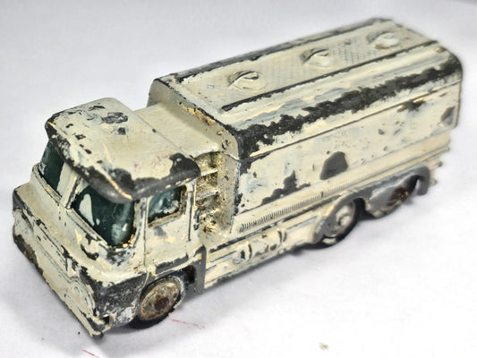Ciężarówka TANKER Husky Biały 1:64 Made in Gt Britain – zdjęcie 2