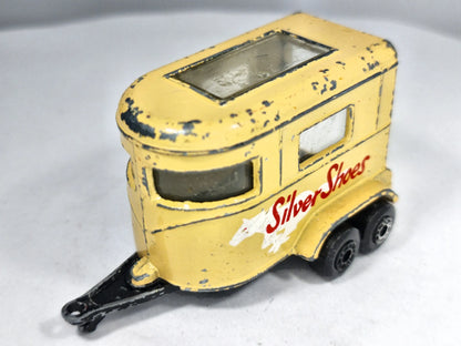 Przyczepa Konna PONY TRAILER Matchbox Żółty 1:64 Made in Macau Silver Shoes – zdjęcie 2