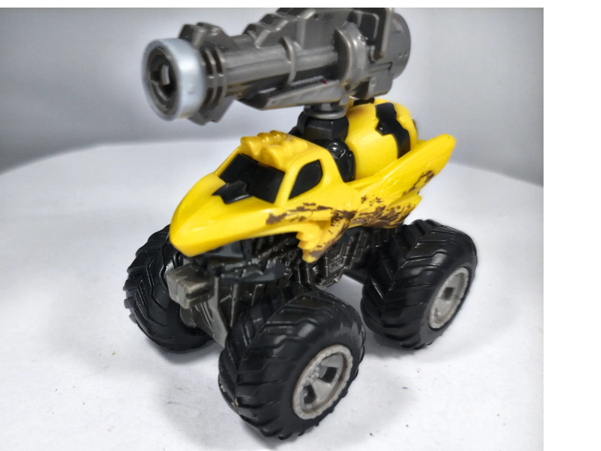 Monster Truck StingRod Monsters Wojsko Żółty 1:64 – zdjęcie 2