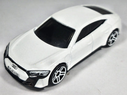 Audi RS E-Tron GT Hot Wheels 2021 Biały 1:64 – zdjęcie 2