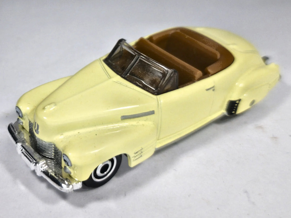 1941 Cadillac Series 62 Convertible Coupe Matchbox 2021 Kremowy 1:64 – zdjęcie 2