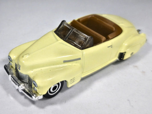 1941 Cadillac Series 62 Convertible Coupe Matchbox 2021 Kremowy 1:64 – zdjęcie 2