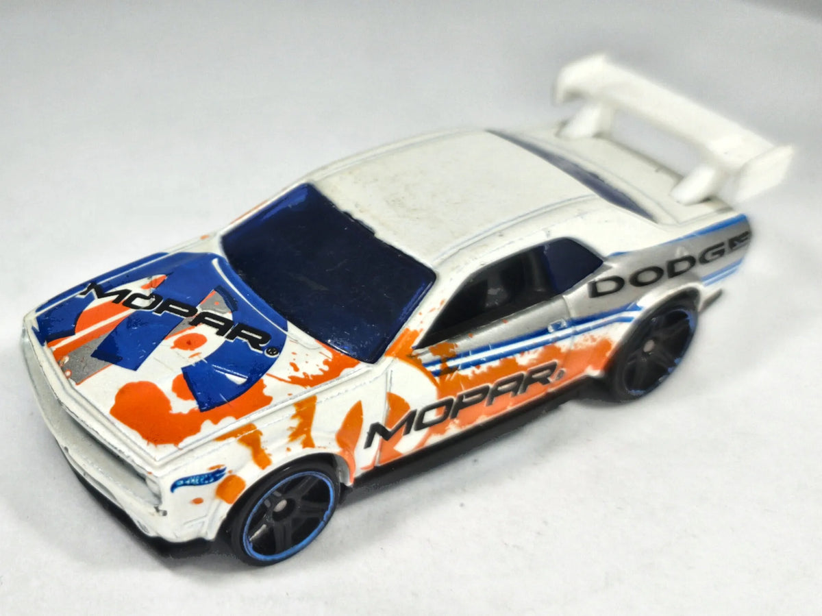 Dodge Challenger Drift Car Hot Wheels 1:64 MOPAR Luzak Biały – zdjęcie 2