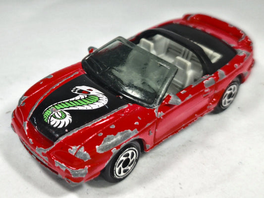 Mustang Cobra Matchbox 1993 1:64 Luzak Czerwony – zdjęcie 2