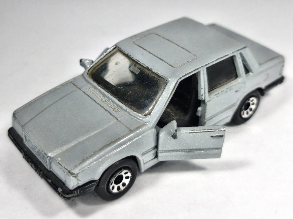VOLVO 760 Matchbox 1986 Srebrny 1:60 Made in Macau – zdjęcie 2