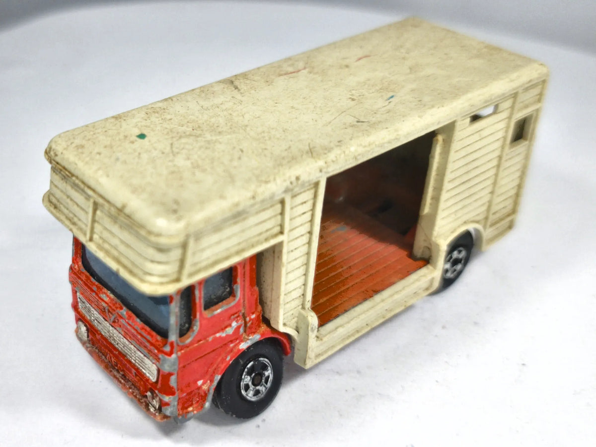 Leyland Ergomatic Horse Box Matchbox Superfast 1:64 Made in England Luzak – zdjęcie 2