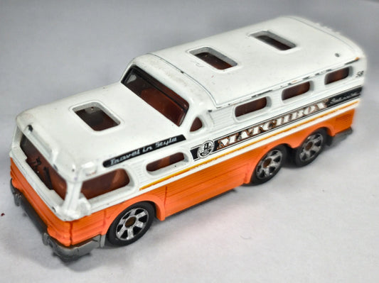 Autobus GMC SCENIC CRUISER Mainline Matchbox 2017 Biały 1:64 – zdjęcie 2