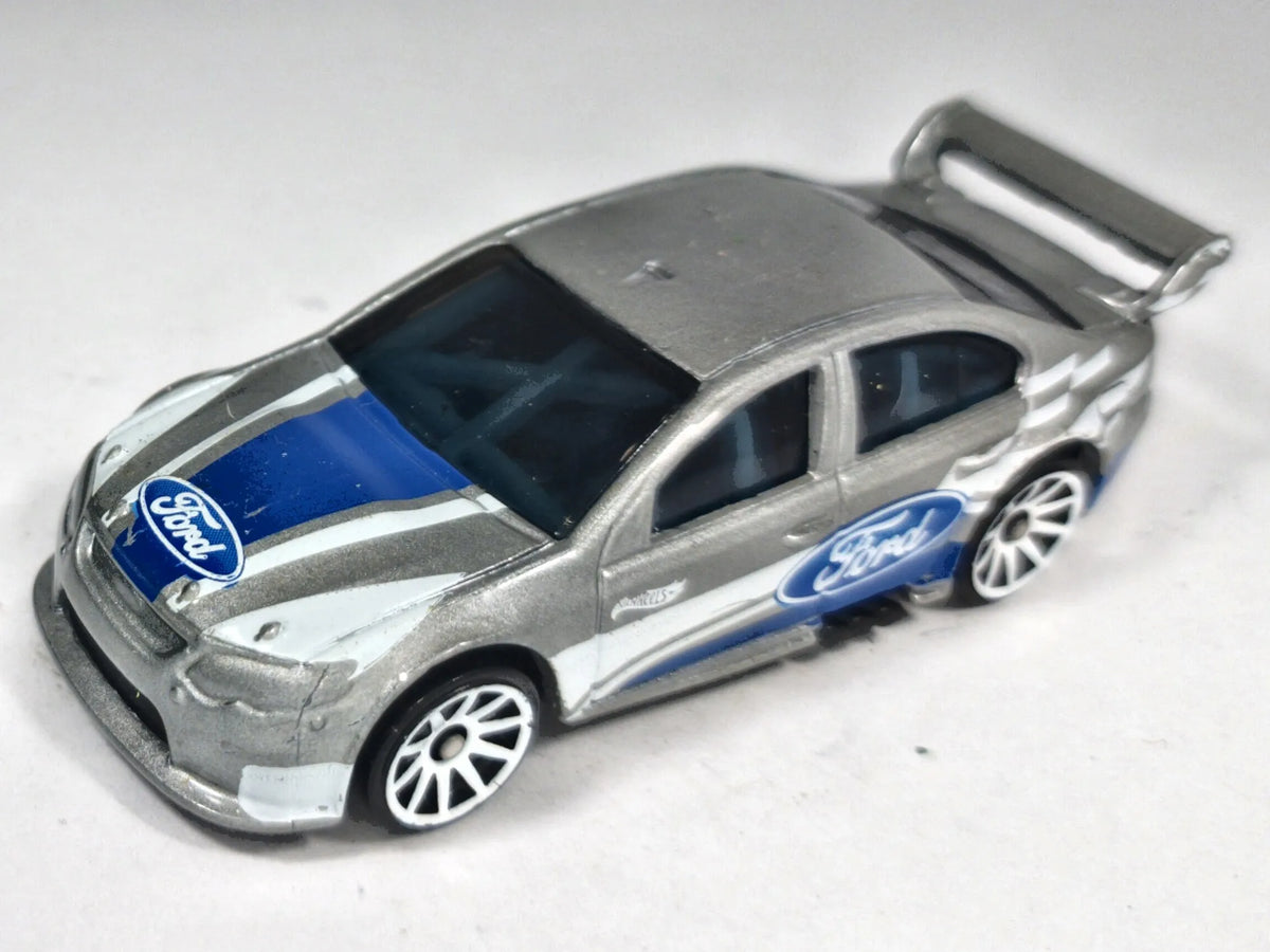 Ford Falcon Race Car Hot Wheels 2011 2000 First Editions 1:64 Luzak Srebrny – zdjęcie 2