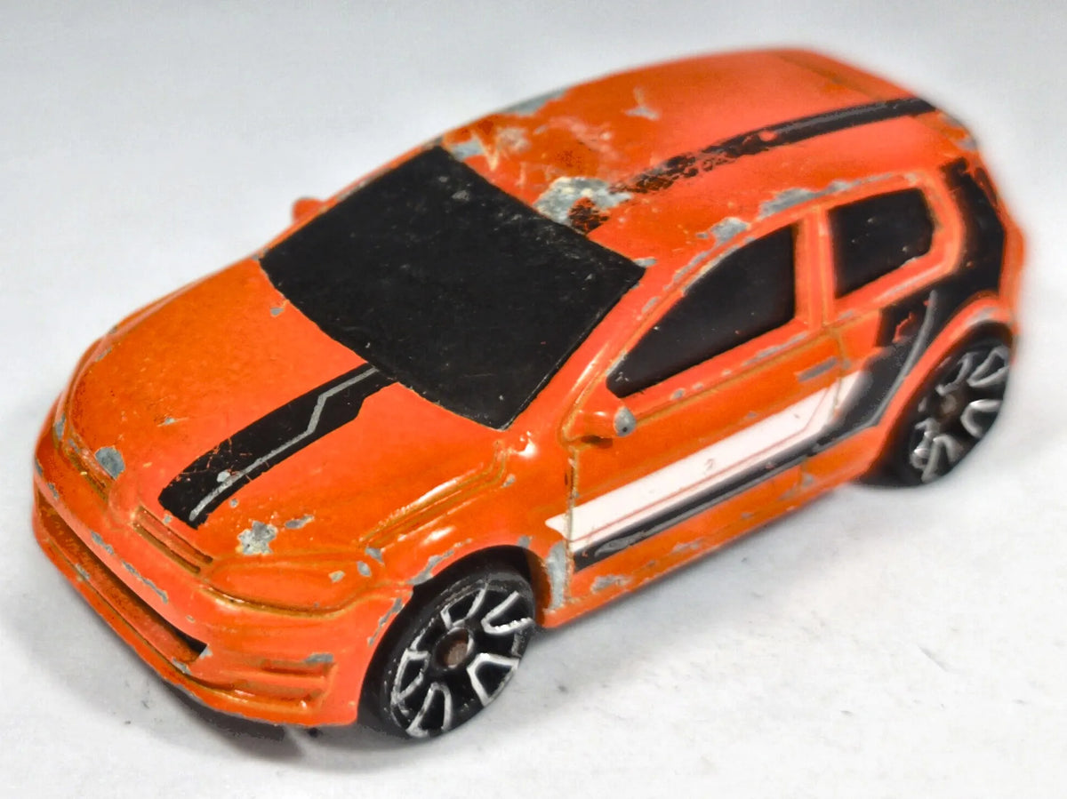 Volkswagen Golf Mk7 Hot Wheels 2016 1:64 Luzak Pomarańczowy – zdjęcie 2