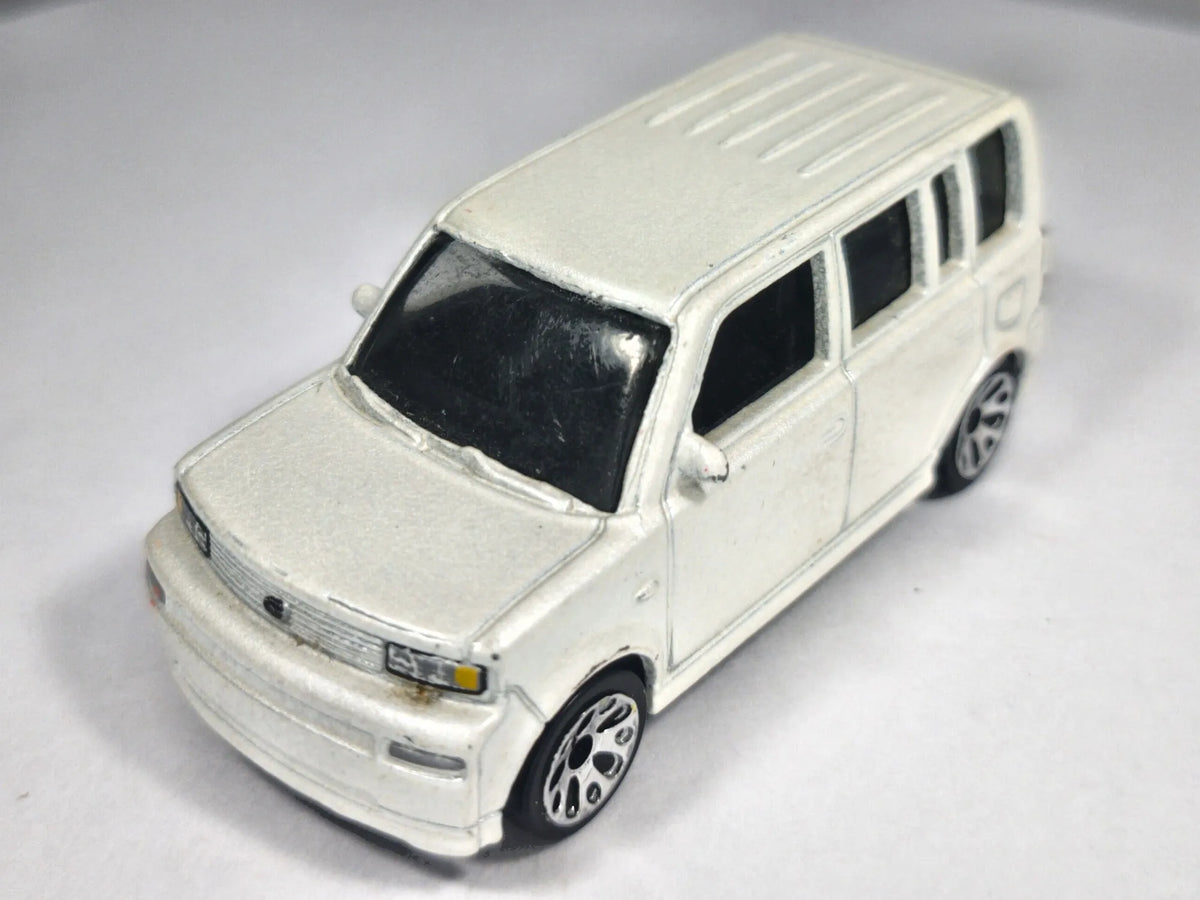 SCION XB, Matchbox 2004, Die cast MB665, Biały, 1:48, Resoraki – zdjęcie 2