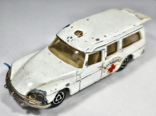 DS 21 AMBULANCE Majorette '70 Biały 1:65 Made in France – zdjęcie 2