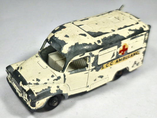 LOMAS AMBULANCE Matchbox '60 Biały 1:66 Made in England – zdjęcie 2