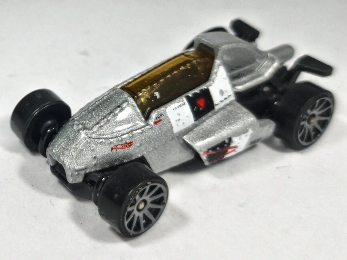 2 Jet Z Hot Wheels 2013 HW Racing 1:64 Formula E Luzak Srebrny – zdjęcie 2