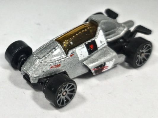 2 Jet Z Hot Wheels 2013 HW Racing 1:64 Formula E Luzak Srebrny – zdjęcie 2