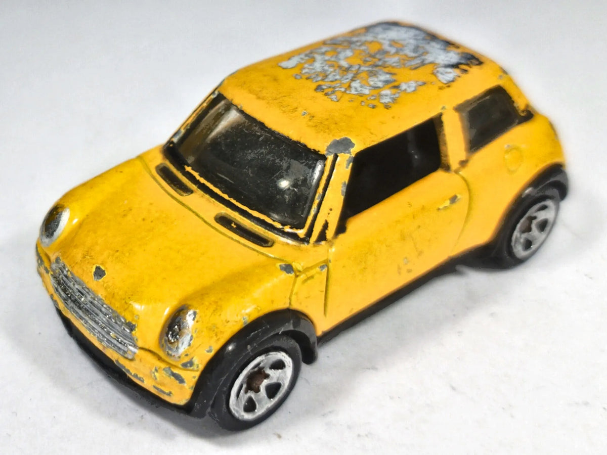 Mini Cooper Hot Wheels 2001 1:64 Luzak Żółty 2xMetal – zdjęcie 2