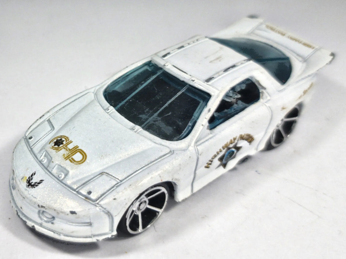 Pontiac Firebird Hot Wheels 1:64 GOLD Luzak Biały – zdjęcie 2