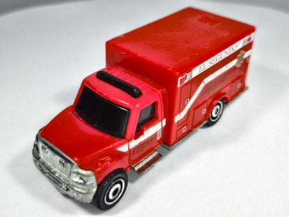 INTERNATIONAL AMBULANCE, Matchbox 2018, Die cast R32 Czerwony 1:64 Resoraki – zdjęcie 2