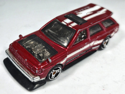 Nissan Maxima Hot Wheels 2021 1:60 Czerwony Wyścig – zdjęcie 2