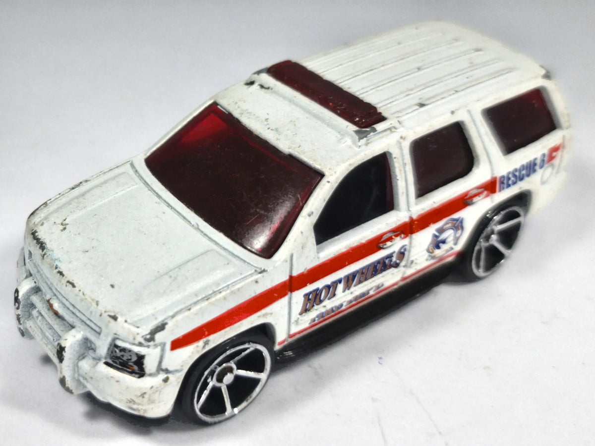 Chevrolet Tahoe Hot Wheels 2002 1:64 Luzak Biały – zdjęcie 2
