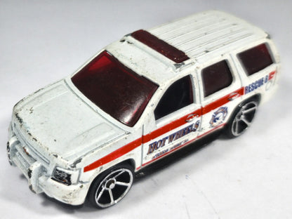 Chevrolet Tahoe Hot Wheels 2002 1:64 Luzak Biały – zdjęcie 2