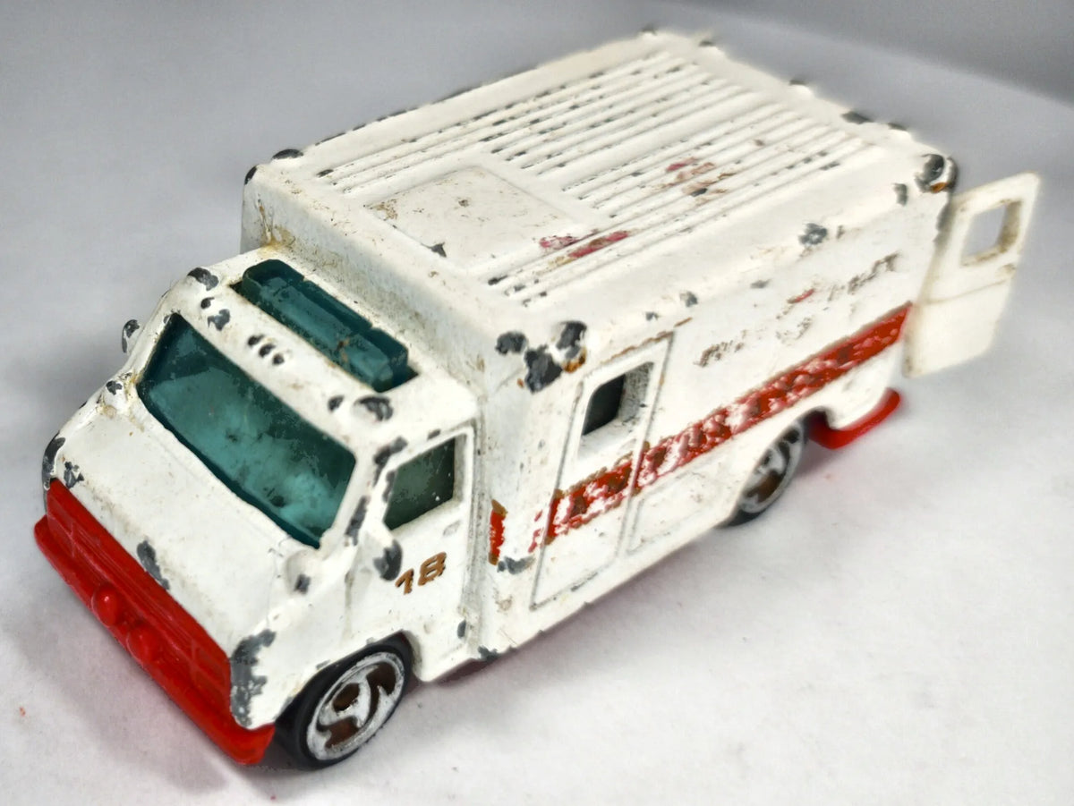 AMBULANS Hot Wheels 1988 Biały 1:64 – zdjęcie 2