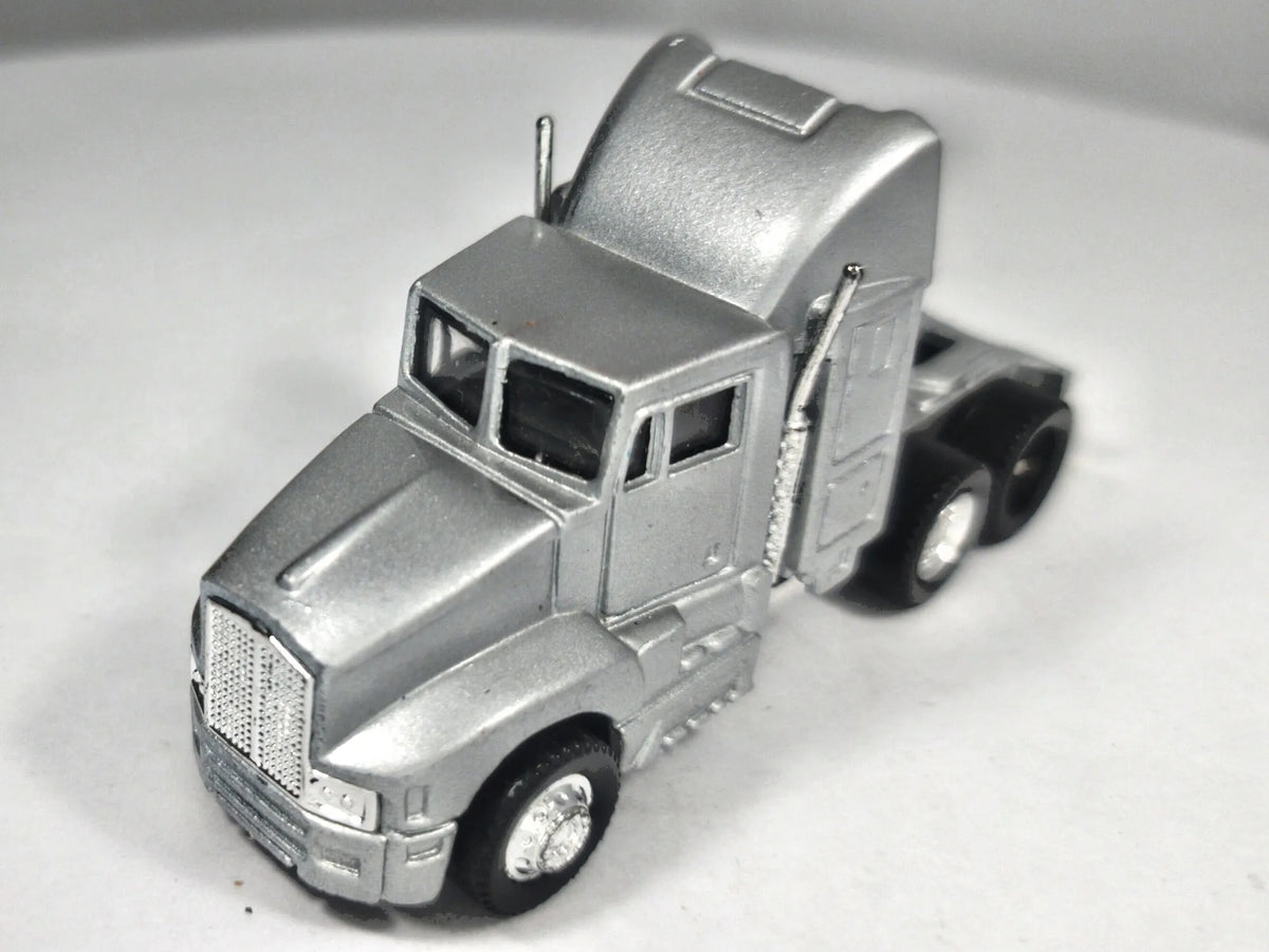Peterbilt Truck Hümmer 1:64 Ciągnik Siodłowy Luzak Srebrny Ciężarówka – zdjęcie 2
