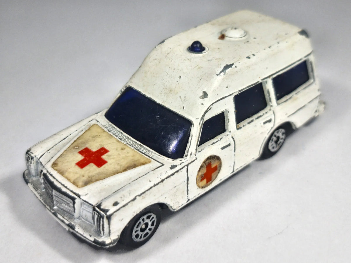 MERCEDES BENZ 2200 BINZ AMBULANCE, Corgi, Die cast, Biały, 1:64, Resoraki – zdjęcie 2