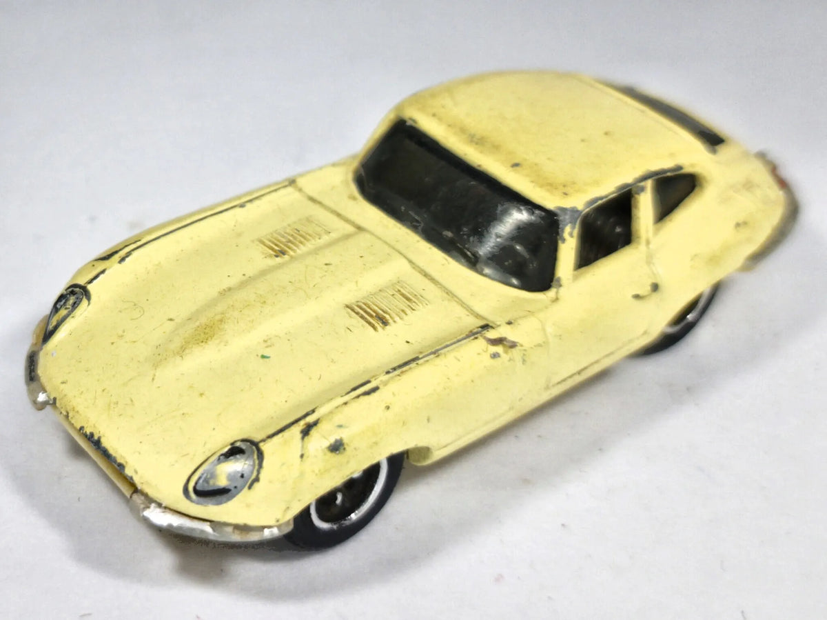 Jaguar E-Type Coupe Matchbox '90 Kremowy 1:64 – zdjęcie 2