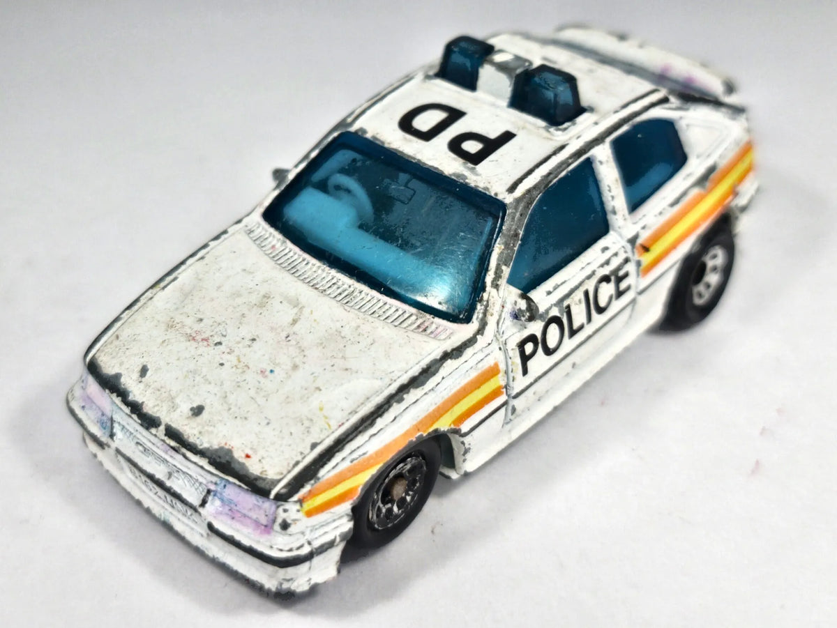 VAUXHALL ASTRA GTE / OPEL KADETT GSI POLICE, Matchbox 1985, Biały, 1:64 – zdjęcie 2
