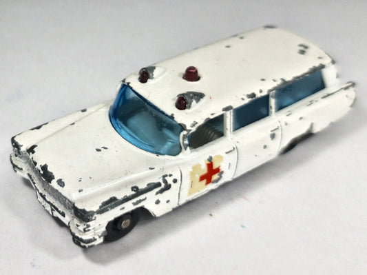 S&S CADILLAC AMBULANCE Matchbox '60 Biały 1:64 Made in England – zdjęcie 2