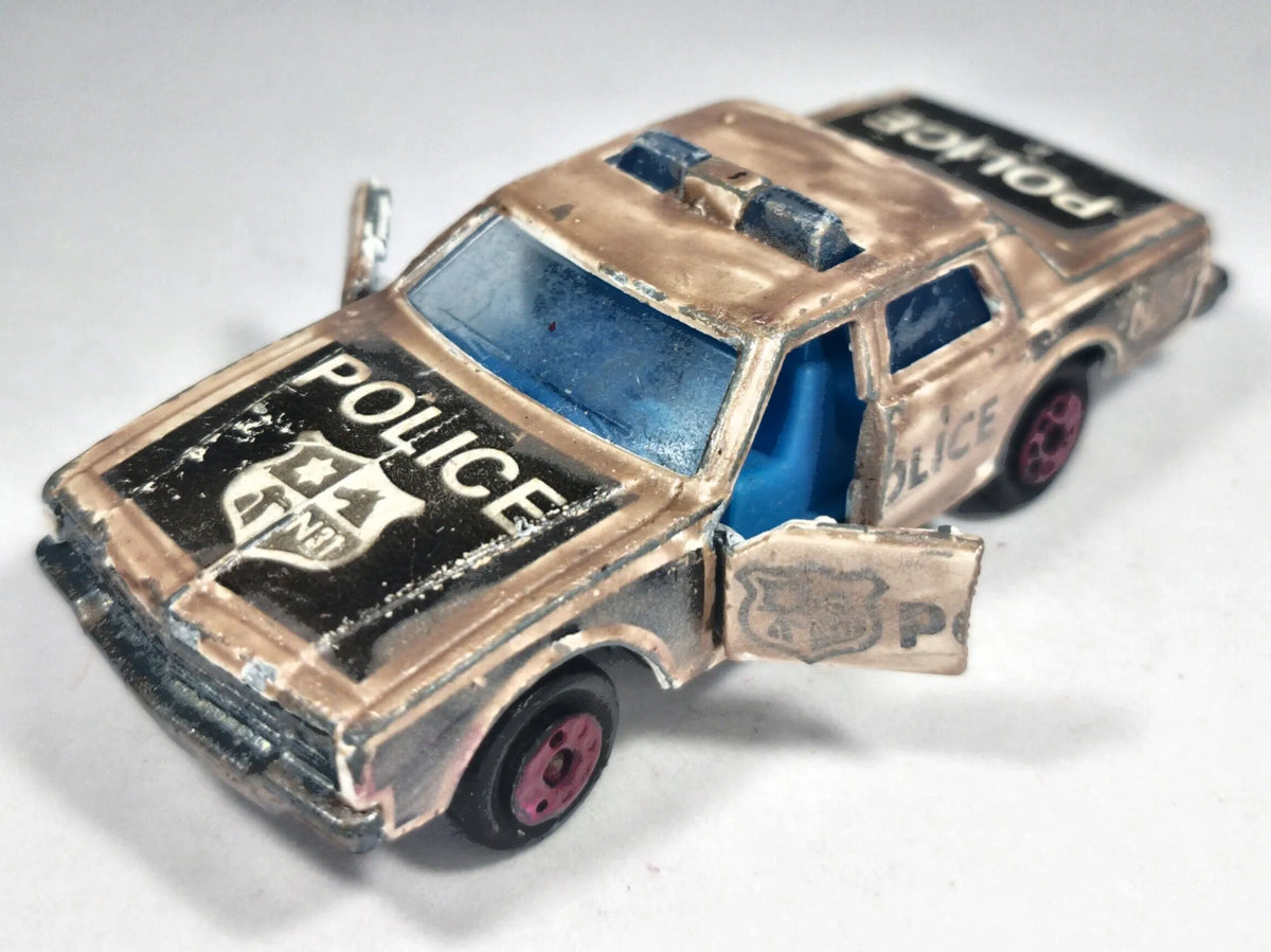 CHEVROLET IMPALA POLICE, Majorette, Die cast 240, Biały, 1:72, Resoraki – zdjęcie 2