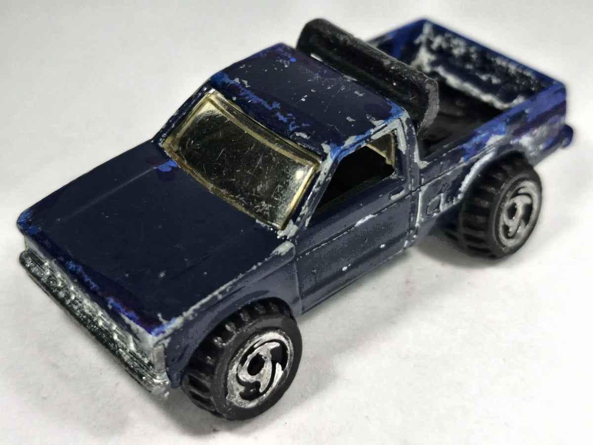 JAPOŃSKI PICKUP 4X4 Z LAT 80 Maisto 1982 Granatowy 1:64 2xMetal – zdjęcie 2