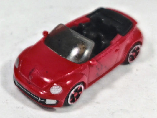 Volkswagen Beetle Convertible Hot Wheels 2015 1:64 Luzak Czerwony – zdjęcie 2