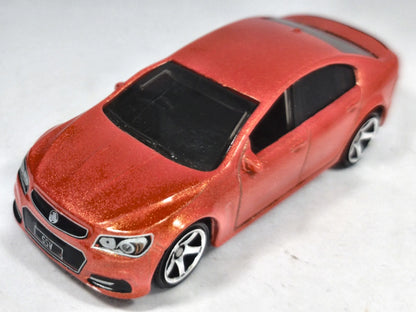 Holden Vf Commodore Ssv Matchbox 2022 1:64 Sedan Pomarańczowy – zdjęcie 2