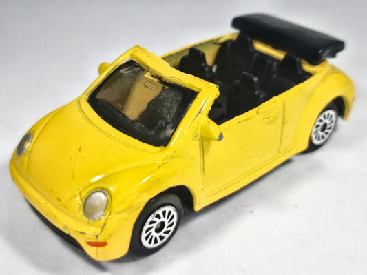 VOLKSWAGEN NEW BEETLE CABRIOLET, Maisto ok 2010, Die cast, Żółte, 1:58 – zdjęcie 2