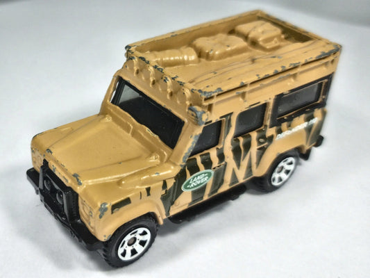 Land Rover Defender 110 Majorette 1997 1:57 Luzak Beżowy – zdjęcie 2