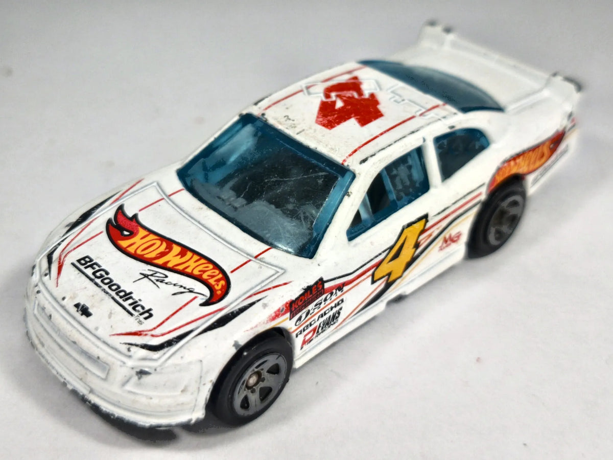 '10 Chevy Impala Hot Wheels 2010 Biały 1:64 Race Car – zdjęcie 2