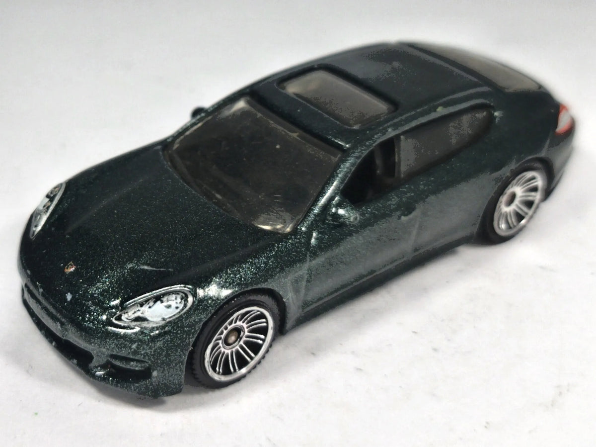 Porsche Panamera Matchbox 2010 1:64 Luzak Zielony – zdjęcie 2