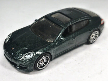 Porsche Panamera Matchbox 2010 1:64 Luzak Zielony – zdjęcie 2