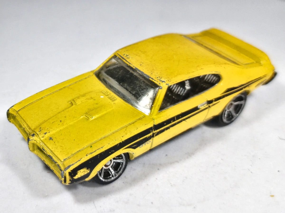 Pontiac GTO Hot Wheels 1:64 Luzak Żółty Muscle Car – zdjęcie 2